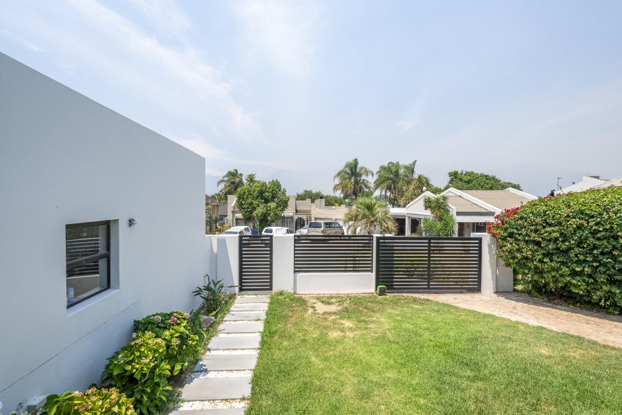 4 Bedroom Property for Sale in Hoog En Droog Western Cape